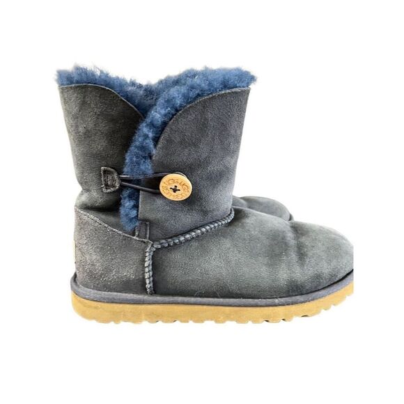UGG BAILEY BUTTON II WOMEN SHORT BOOTS SUEDE NAVY US 6 Women’s US 5 Girls EU 35 - Picture 1 of 13